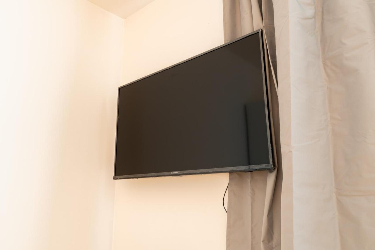 Brand New Two Room Apartment #34 With Free Secure Parking In The Center Прага Экстерьер фото