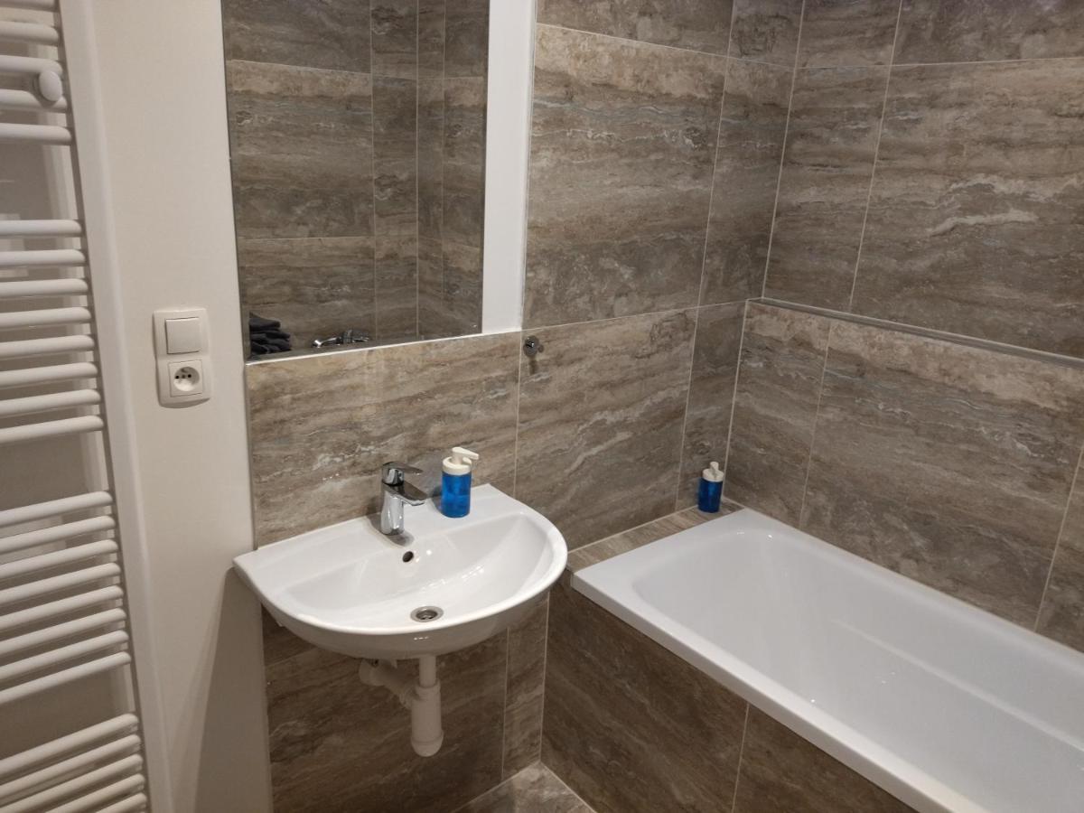 Brand New Two Room Apartment #34 With Free Secure Parking In The Center Прага Экстерьер фото